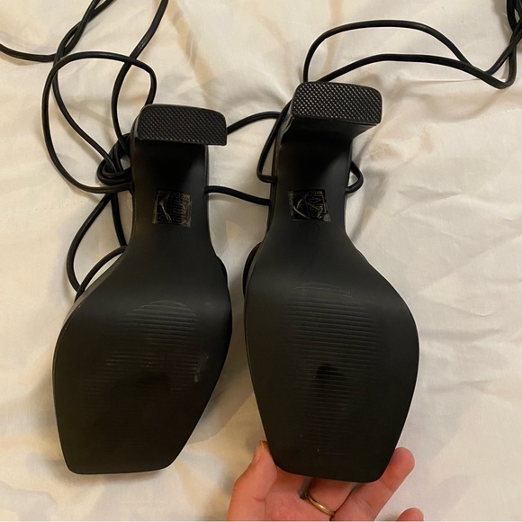 Platform strappy heels - Picture 5 of 5